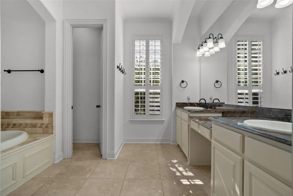 8491 Canyon Crossing Lantana, TX 76226