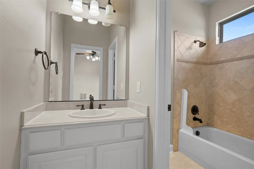 8491 Canyon Crossing Lantana, TX 76226