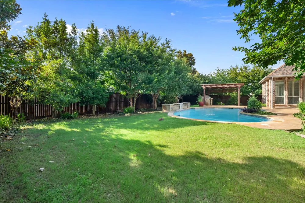 8491 Canyon Crossing Lantana, TX 76226