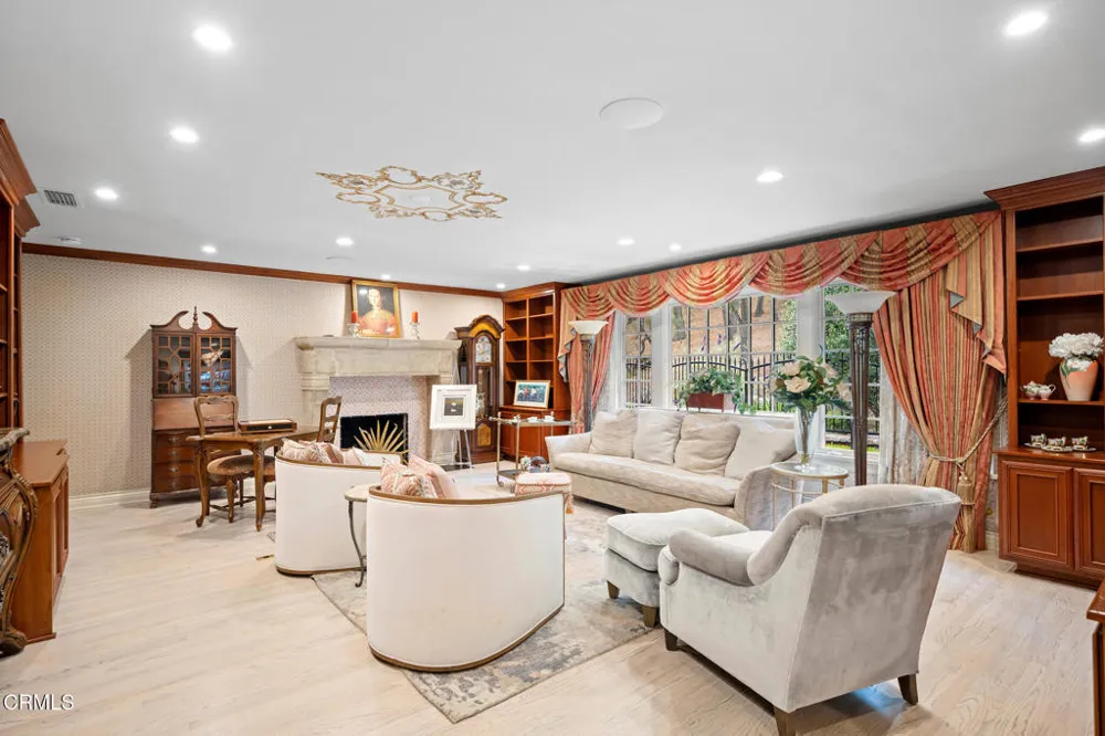 525 Berkshire Avenue La Canada Flintridge, CA 91011