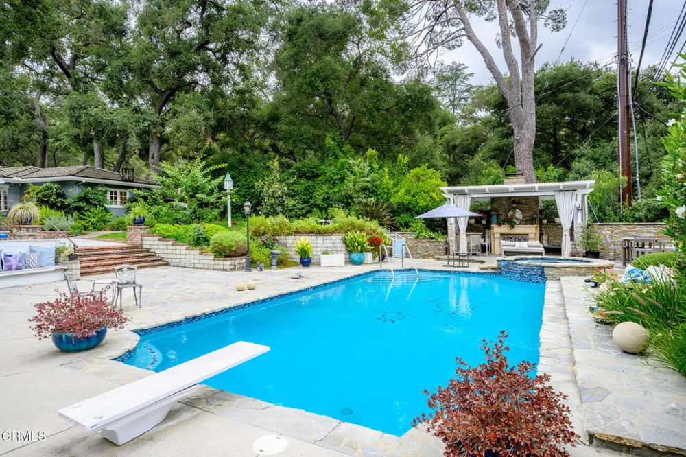 525 Berkshire Avenue La Canada Flintridge, CA 91011