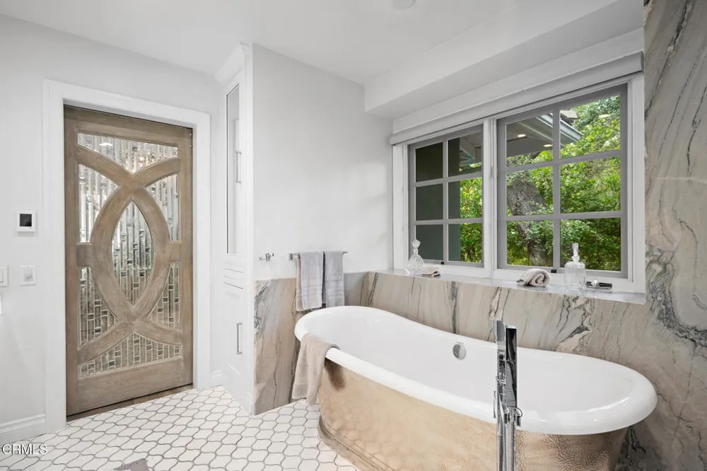 525 Berkshire Avenue La Canada Flintridge, CA 91011