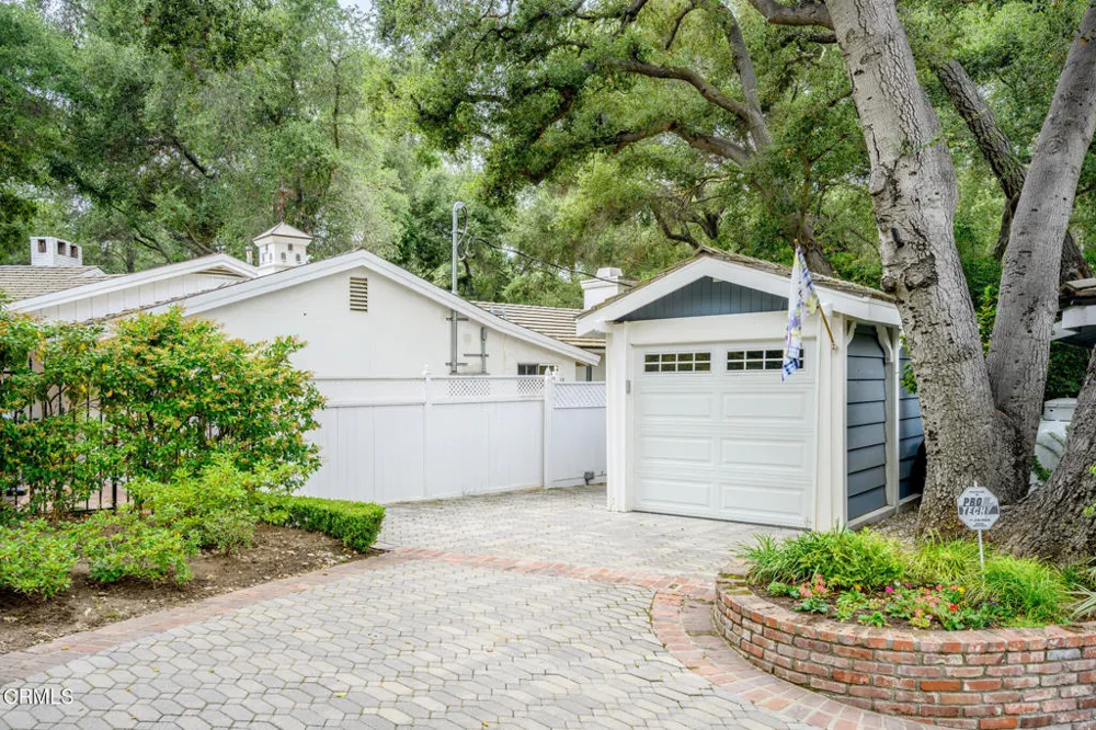 525 Berkshire Avenue La Canada Flintridge, CA 91011