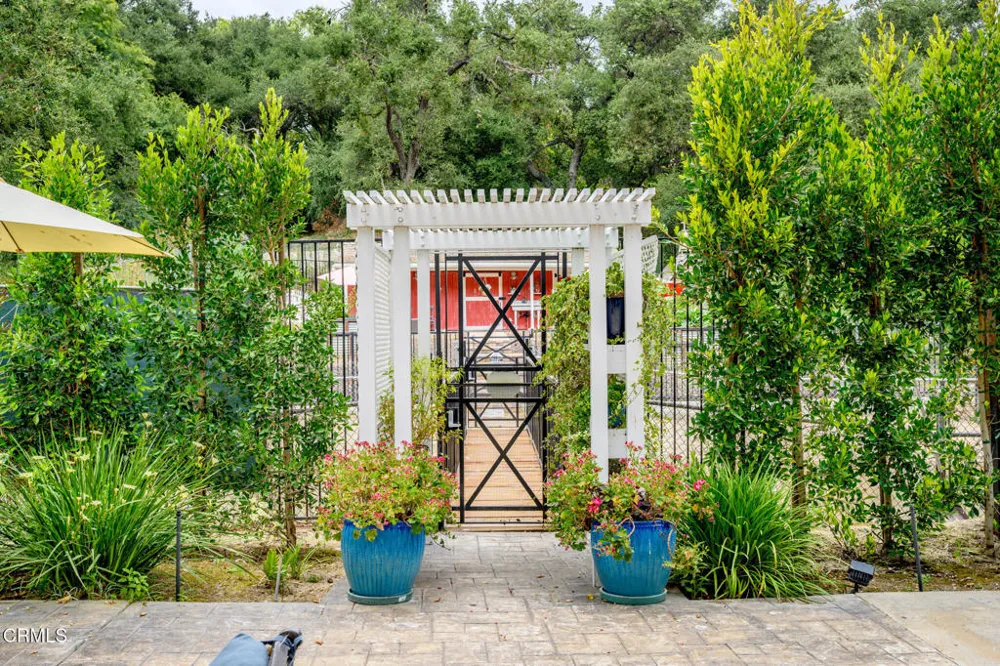 525 Berkshire Avenue La Canada Flintridge, CA 91011