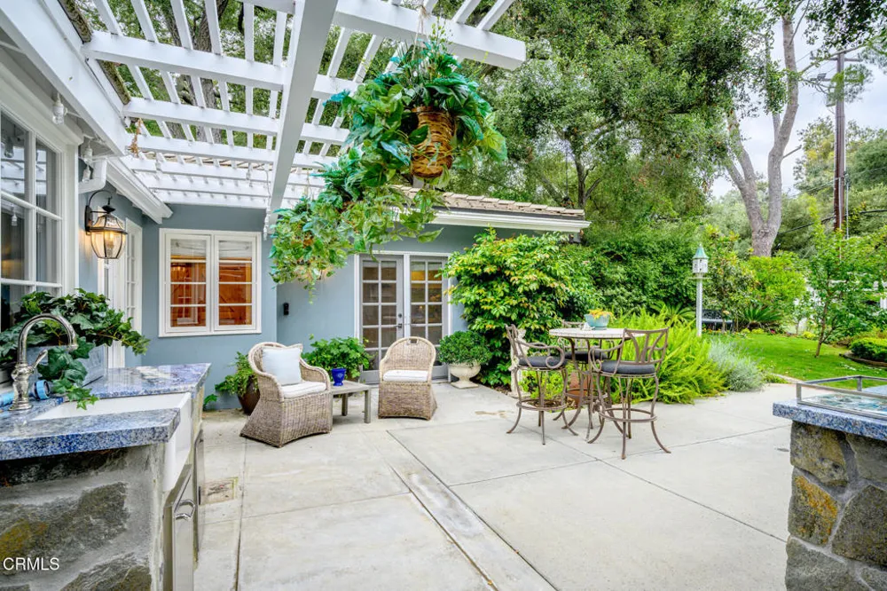 525 Berkshire Avenue La Canada Flintridge, CA 91011