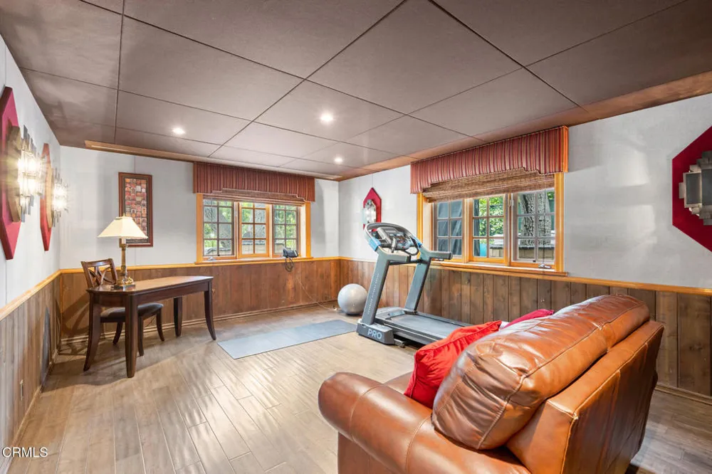 525 Berkshire Avenue La Canada Flintridge, CA 91011