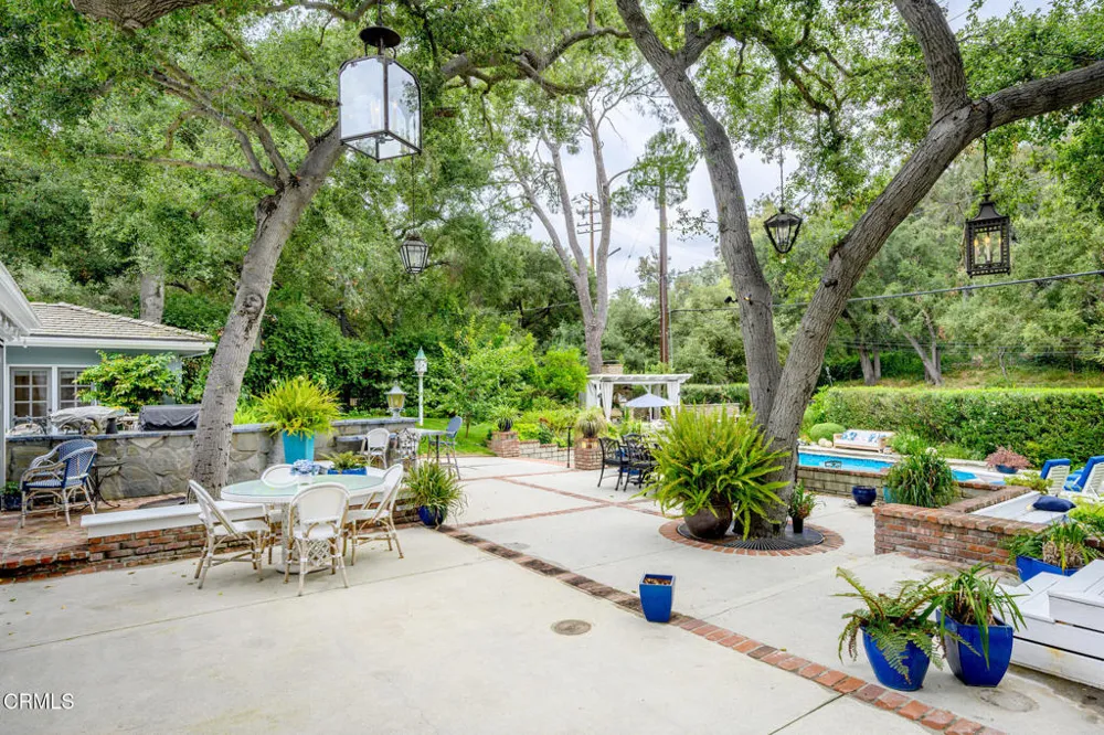 525 Berkshire Avenue La Canada Flintridge, CA 91011