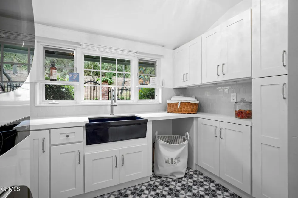 525 Berkshire Avenue La Canada Flintridge, CA 91011