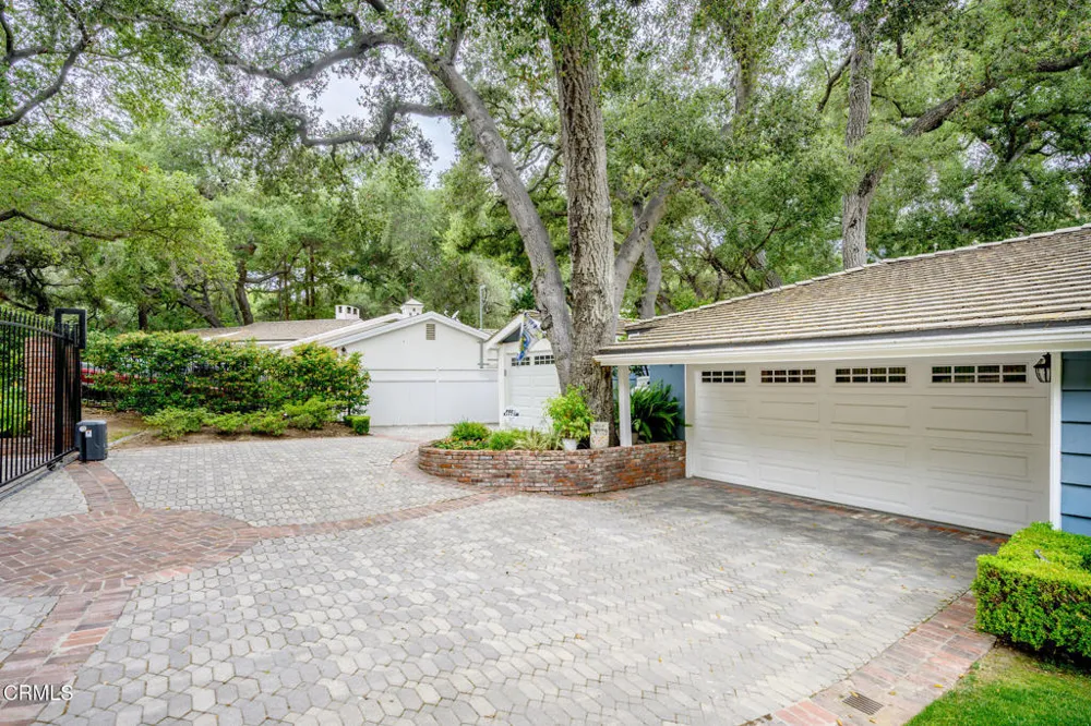 525 Berkshire Avenue La Canada Flintridge, CA 91011