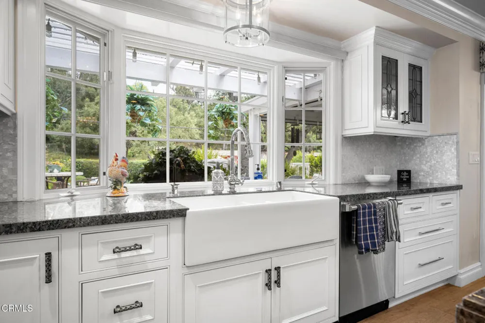 525 Berkshire Avenue La Canada Flintridge, CA 91011