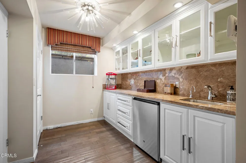 525 Berkshire Avenue La Canada Flintridge, CA 91011