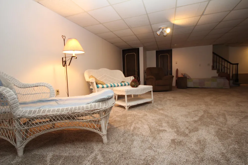 1550 E 1 AVENUE Vicksburg, MI 49097