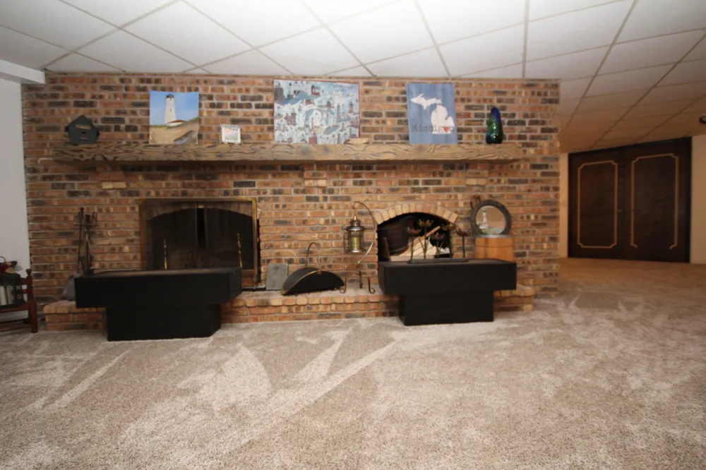1550 E 1 AVENUE Vicksburg, MI 49097