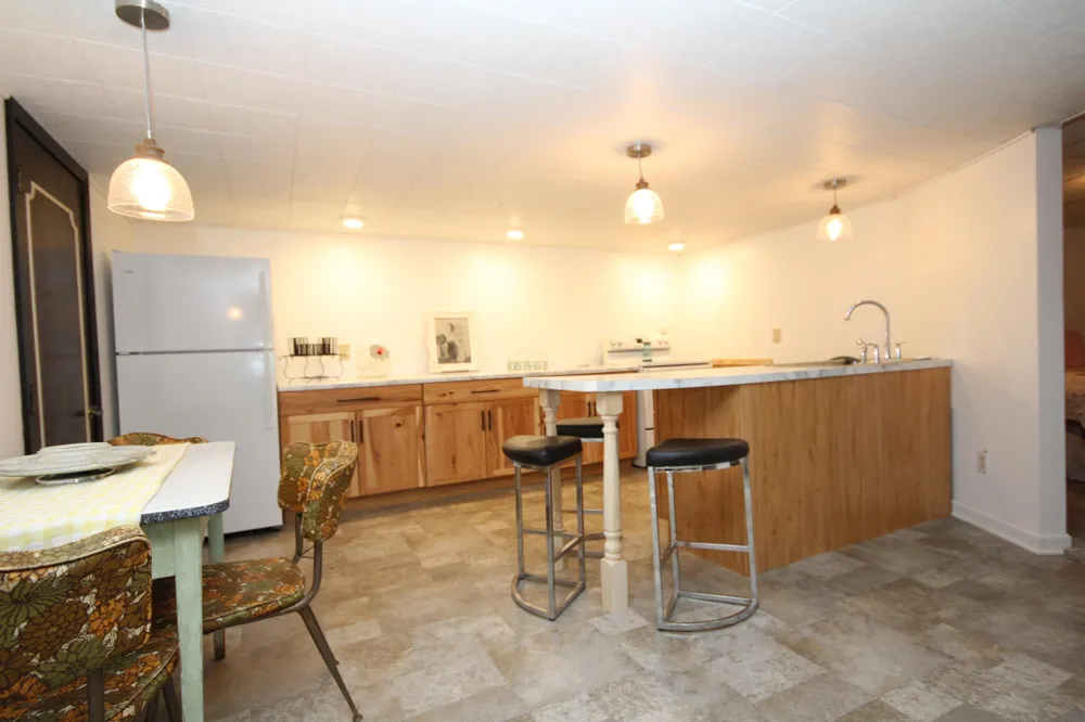 1550 E 1 AVENUE Vicksburg, MI 49097