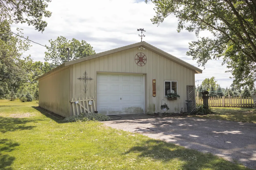 1550 E 1 AVENUE Vicksburg, MI 49097
