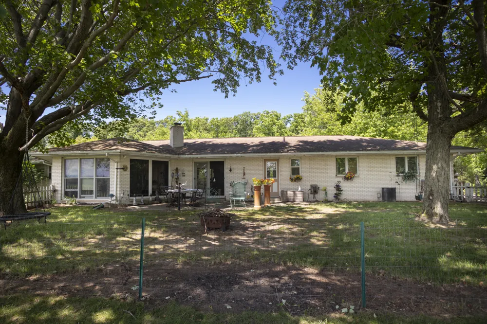 1550 E 1 AVENUE Vicksburg, MI 49097