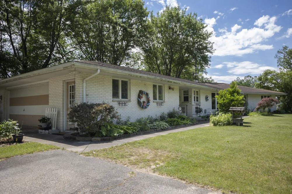 1550 E 1 AVENUE Vicksburg, MI 49097
