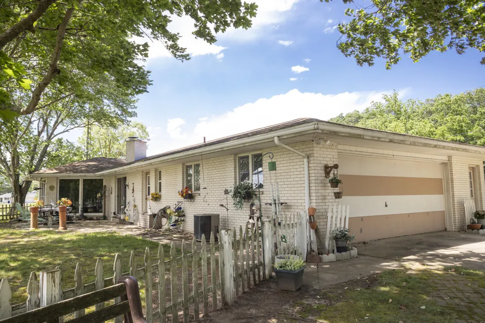 1550 E 1 AVENUE Vicksburg, MI 49097
