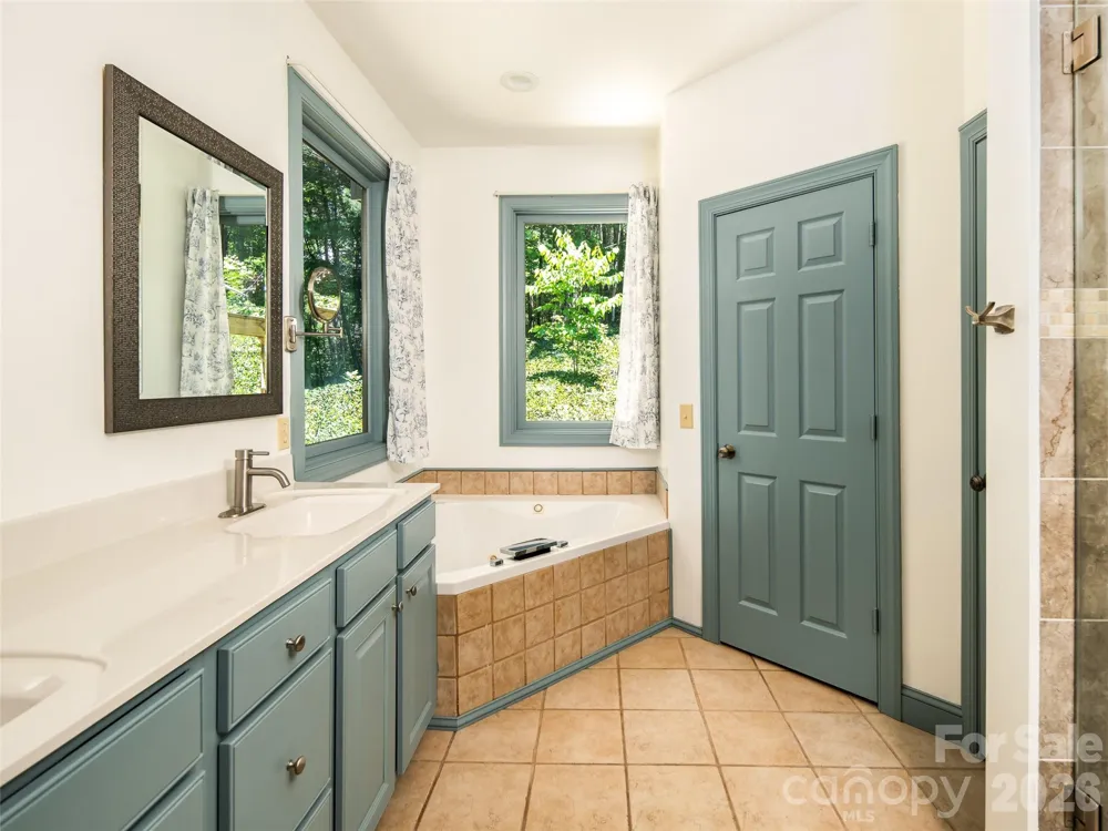 103 Woodburn Drive Swannanoa, NC 28778
