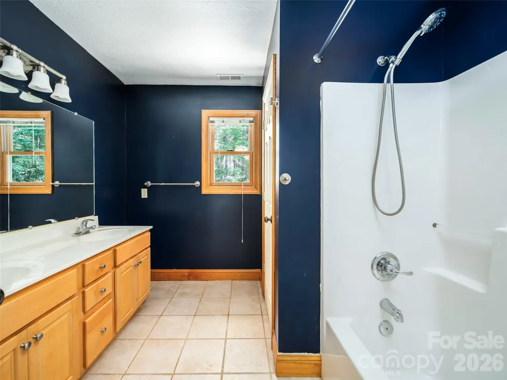 103 Woodburn Drive Swannanoa, NC 28778