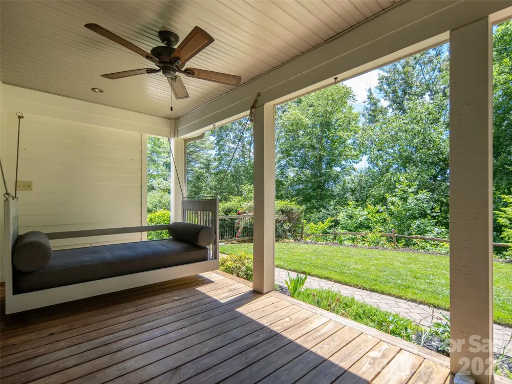 103 Woodburn Drive Swannanoa, NC 28778