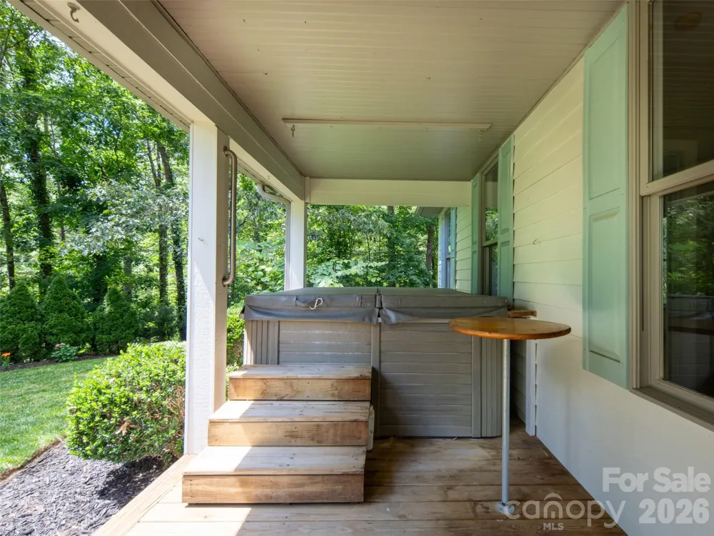 103 Woodburn Drive Swannanoa, NC 28778