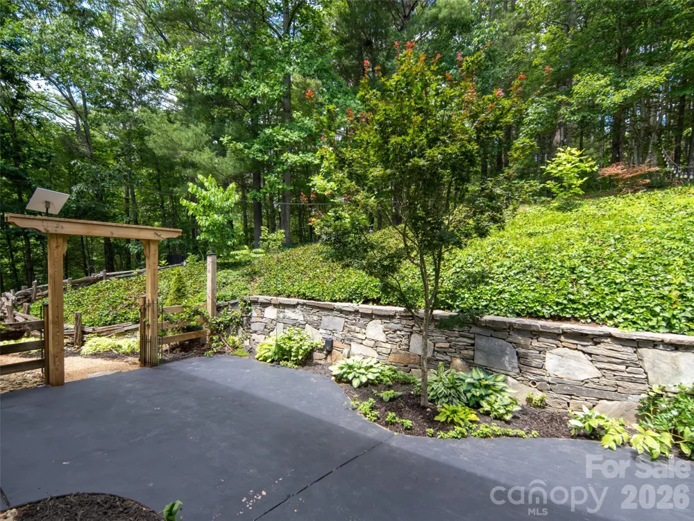 103 Woodburn Drive Swannanoa, NC 28778