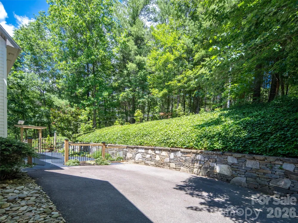 103 Woodburn Drive Swannanoa, NC 28778