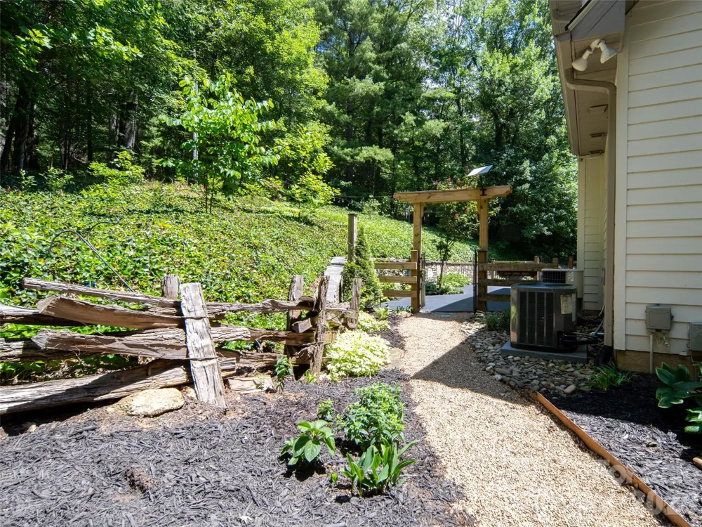 103 Woodburn Drive Swannanoa, NC 28778
