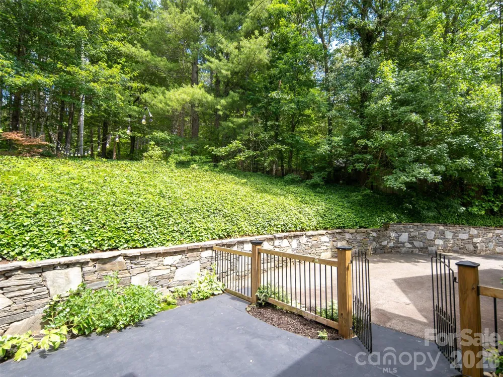 103 Woodburn Drive Swannanoa, NC 28778