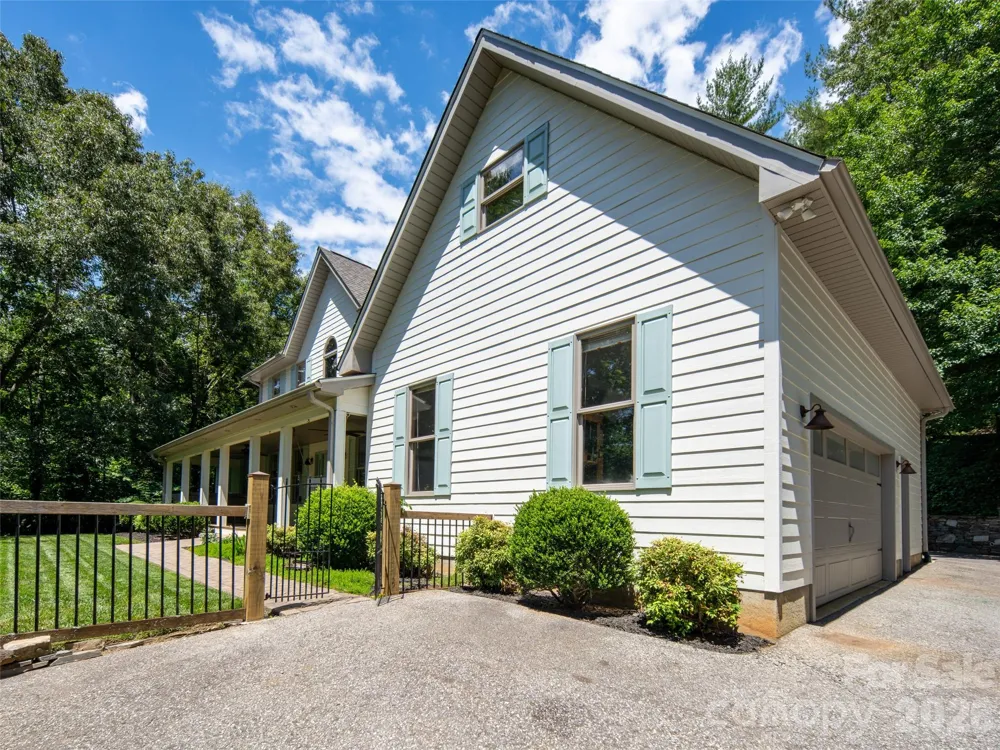 103 Woodburn Drive Swannanoa, NC 28778