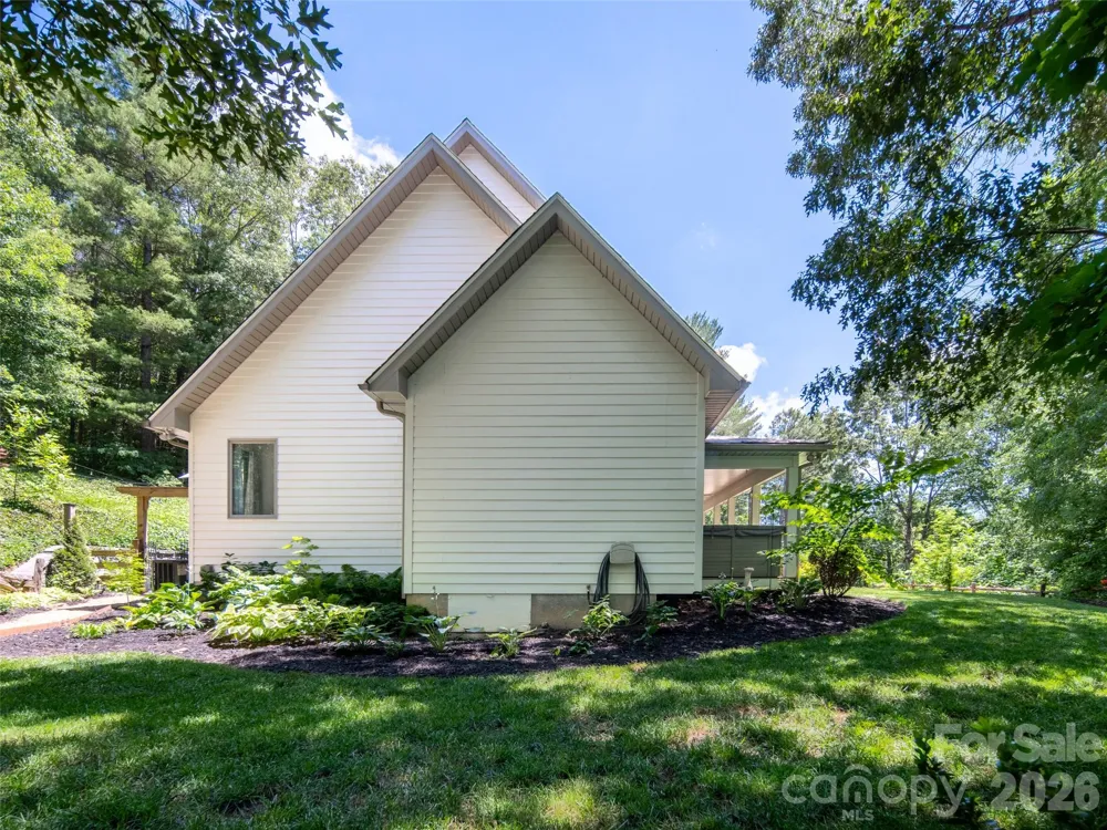 103 Woodburn Drive Swannanoa, NC 28778