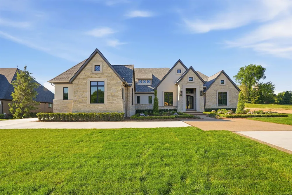 5803 Cotswold Drive Washington Township, MI 48094