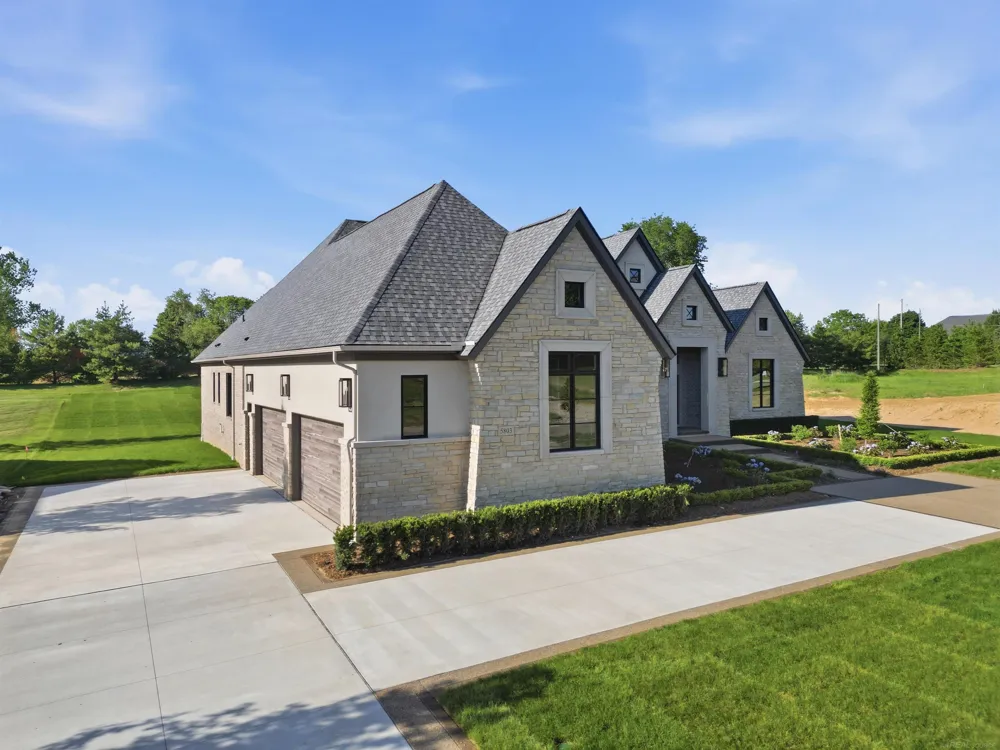 5803 Cotswold Drive Washington Township, MI 48094