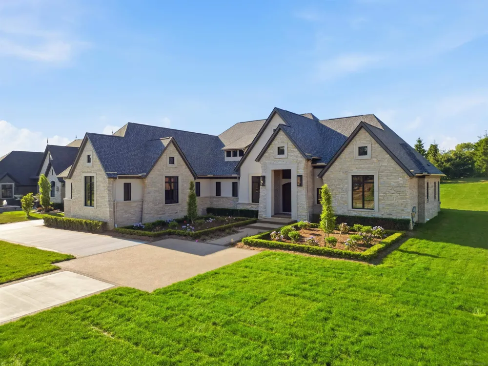 5803 Cotswold Drive Washington Township, MI 48094