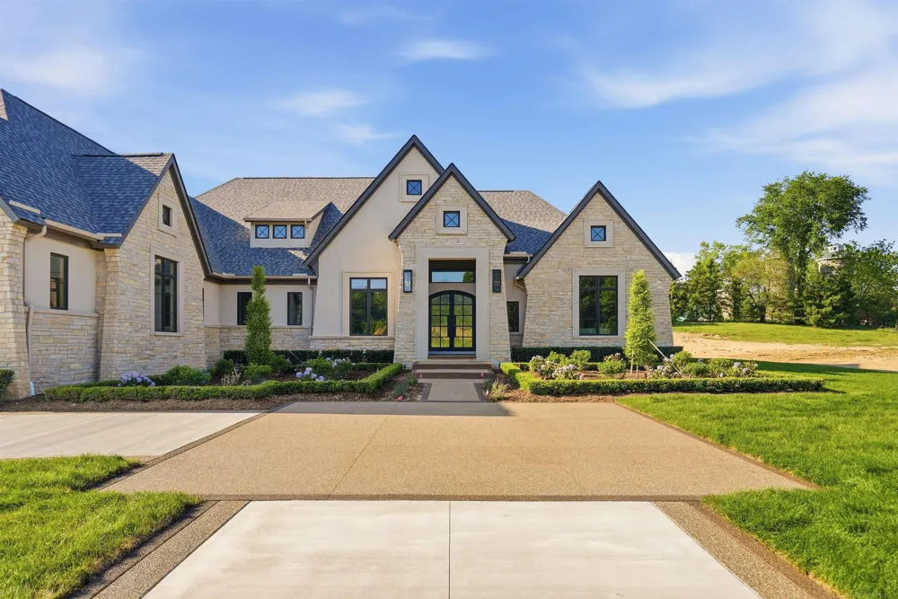 5803 Cotswold Drive Washington Township, MI 48094