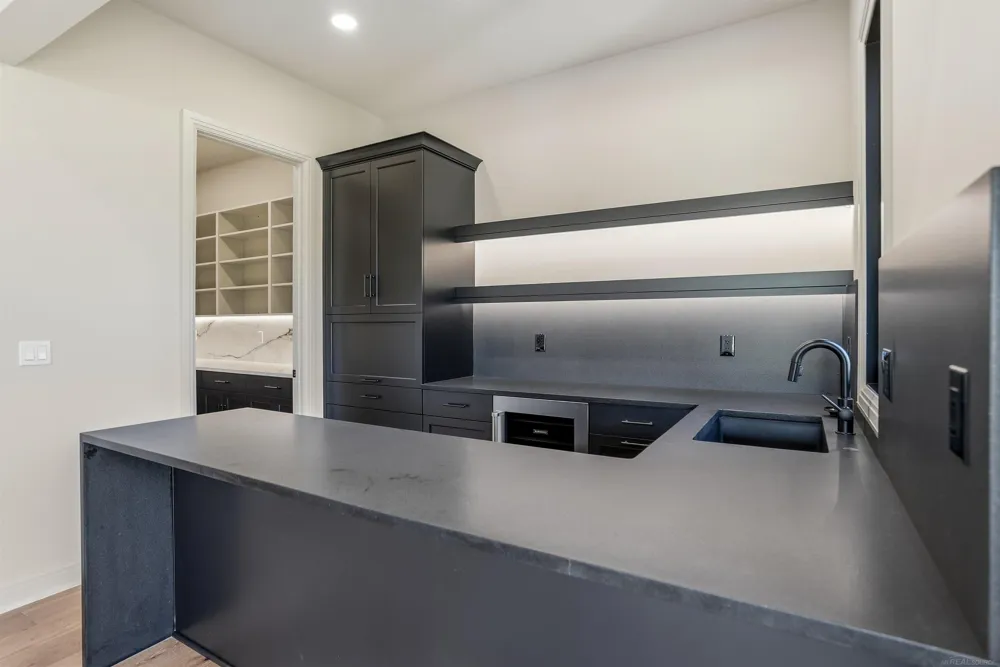 5803 Cotswold Drive Washington Township, MI 48094
