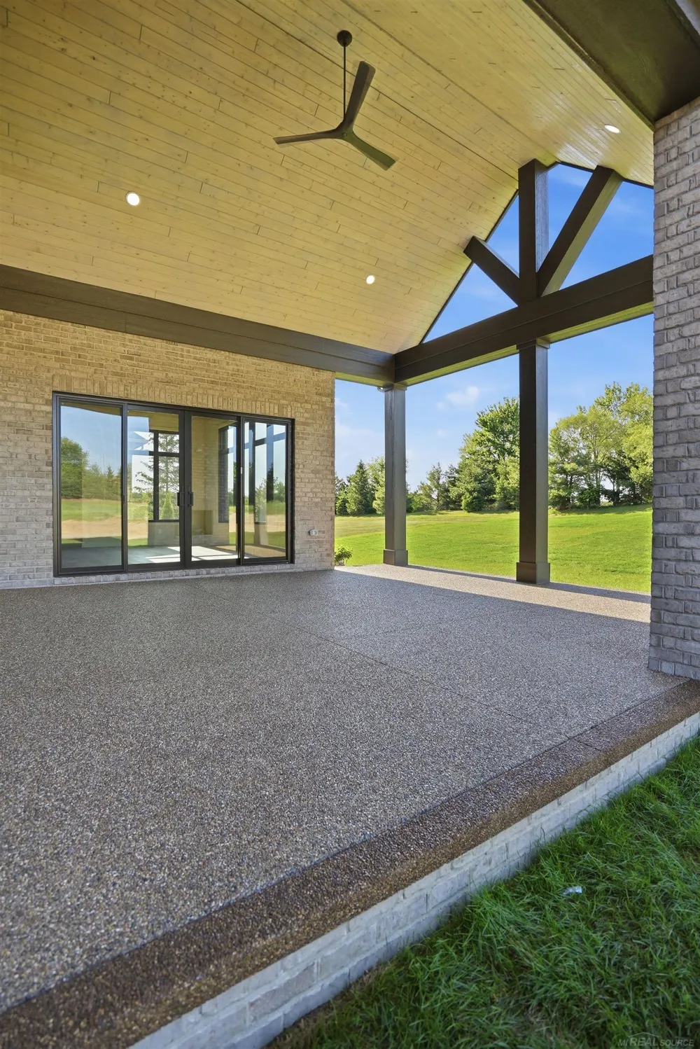 5803 Cotswold Drive Washington Township, MI 48094