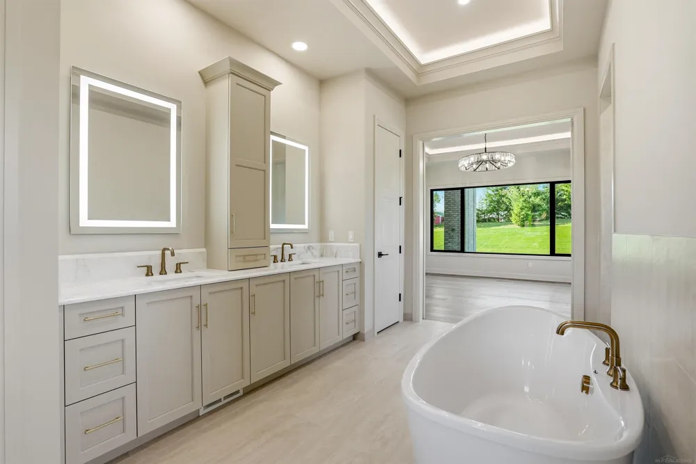 5803 Cotswold Drive Washington Township, MI 48094