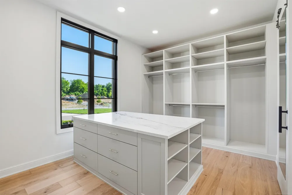 5803 Cotswold Drive Washington Township, MI 48094