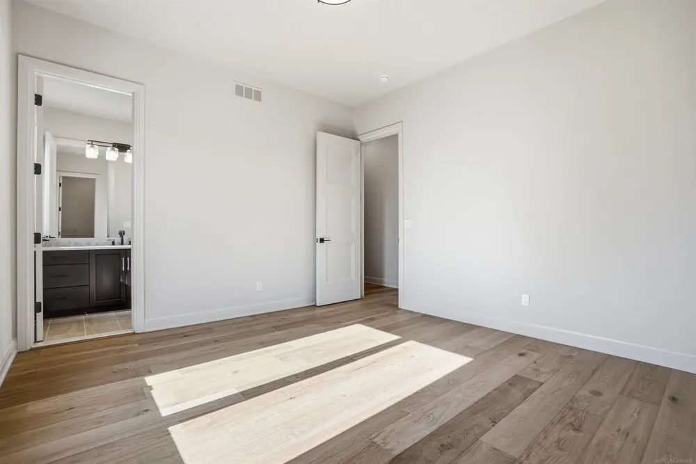 5803 Cotswold Drive Washington Township, MI 48094