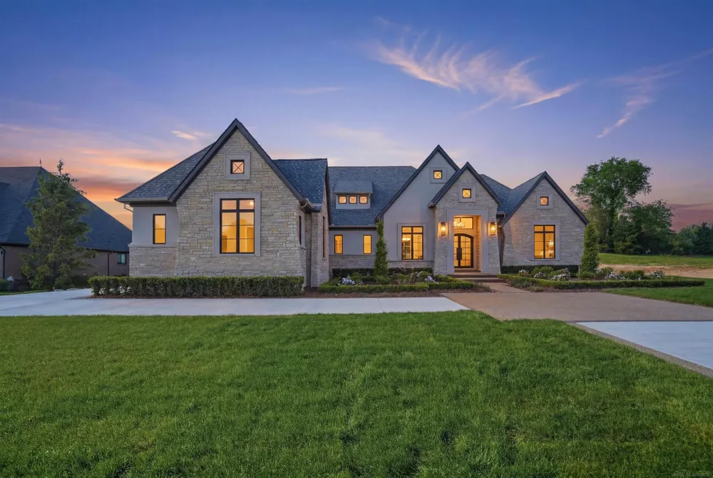 5803 Cotswold Drive Washington Township, MI 48094