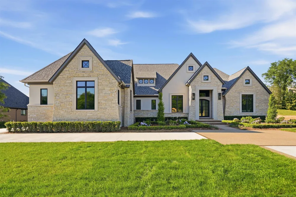 5803 Cotswold Drive Washington Township, MI 48094