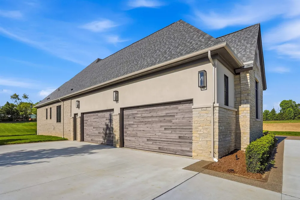 5803 Cotswold Drive Washington Township, MI 48094