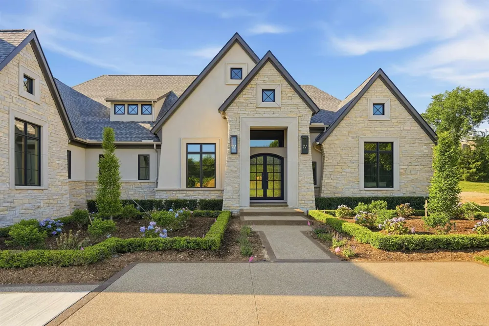 5803 Cotswold Drive Washington Township, MI 48094
