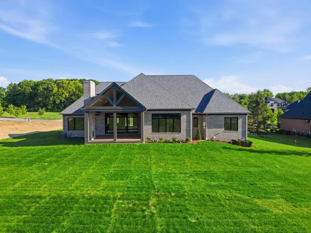 5803 Cotswold Drive Washington Township, MI 48094