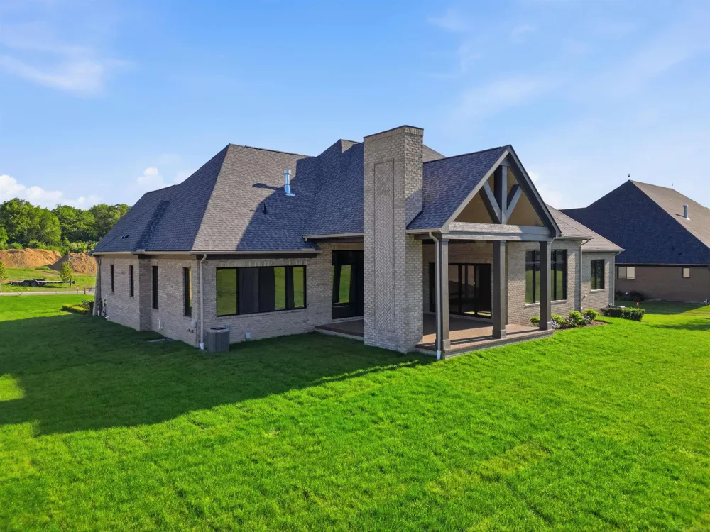 5803 Cotswold Drive Washington Township, MI 48094