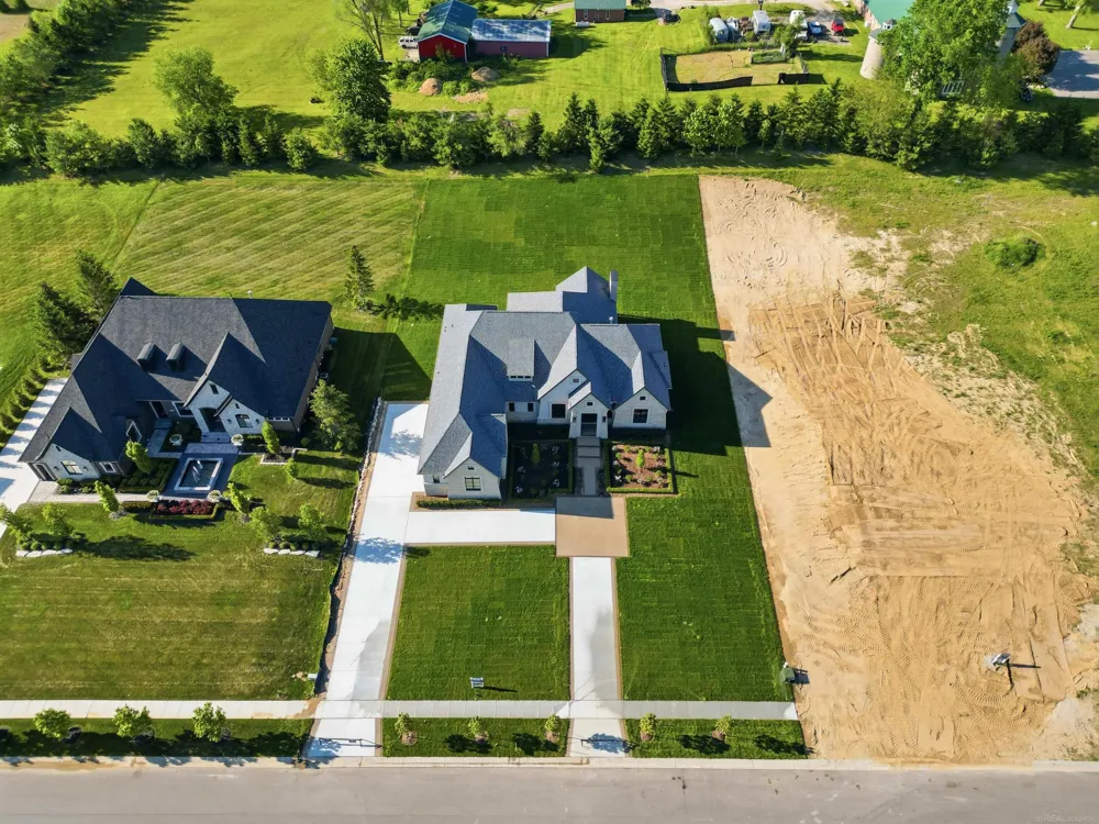 5803 Cotswold Drive Washington Township, MI 48094