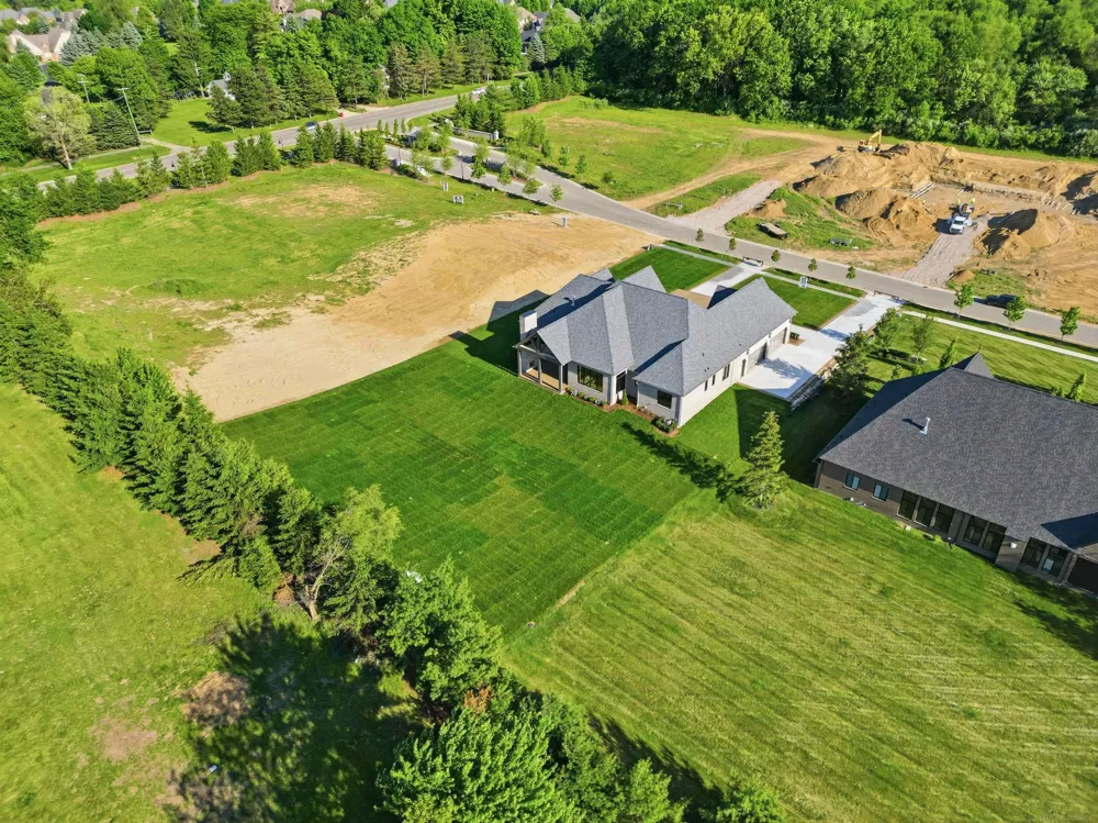 5803 Cotswold Drive Washington Township, MI 48094