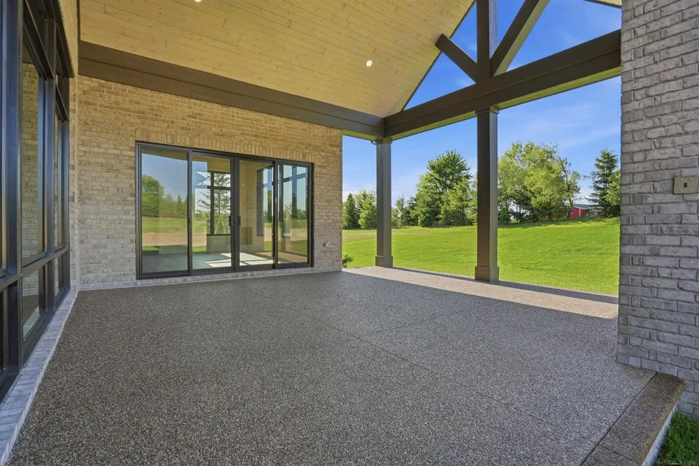 5803 Cotswold Drive Washington Township, MI 48094